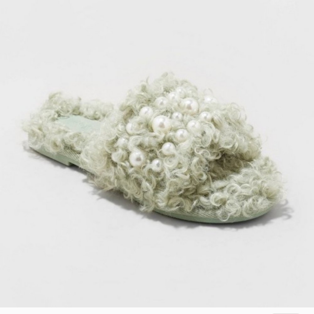 Girls' Adeline Slip-On Embellished Pearl Fuzzy Slide Slippers- Cat & Jack